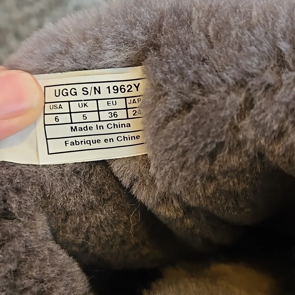 Grey Ugg Boots Bailey Button Triplet II Size 6